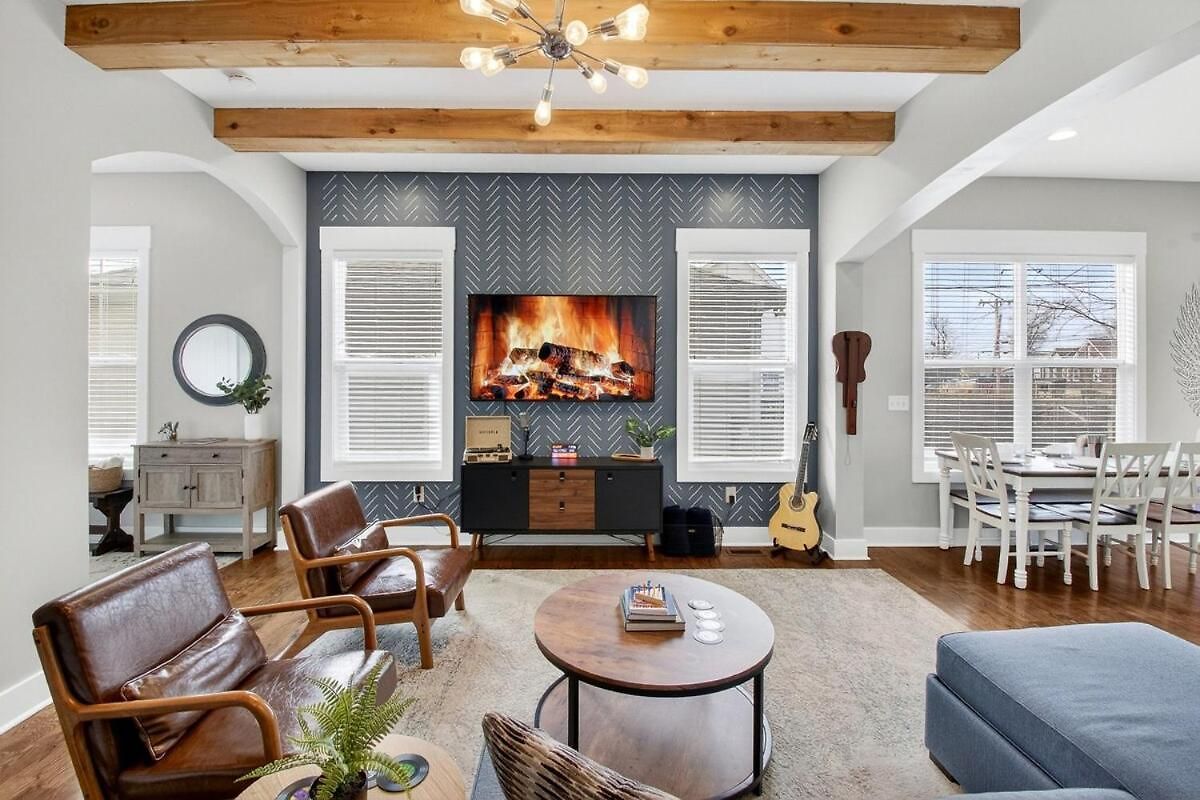 Speakeasy Game Room, Hot Tub, Fire Pit, King Bed - Close To Downtown Holiday home