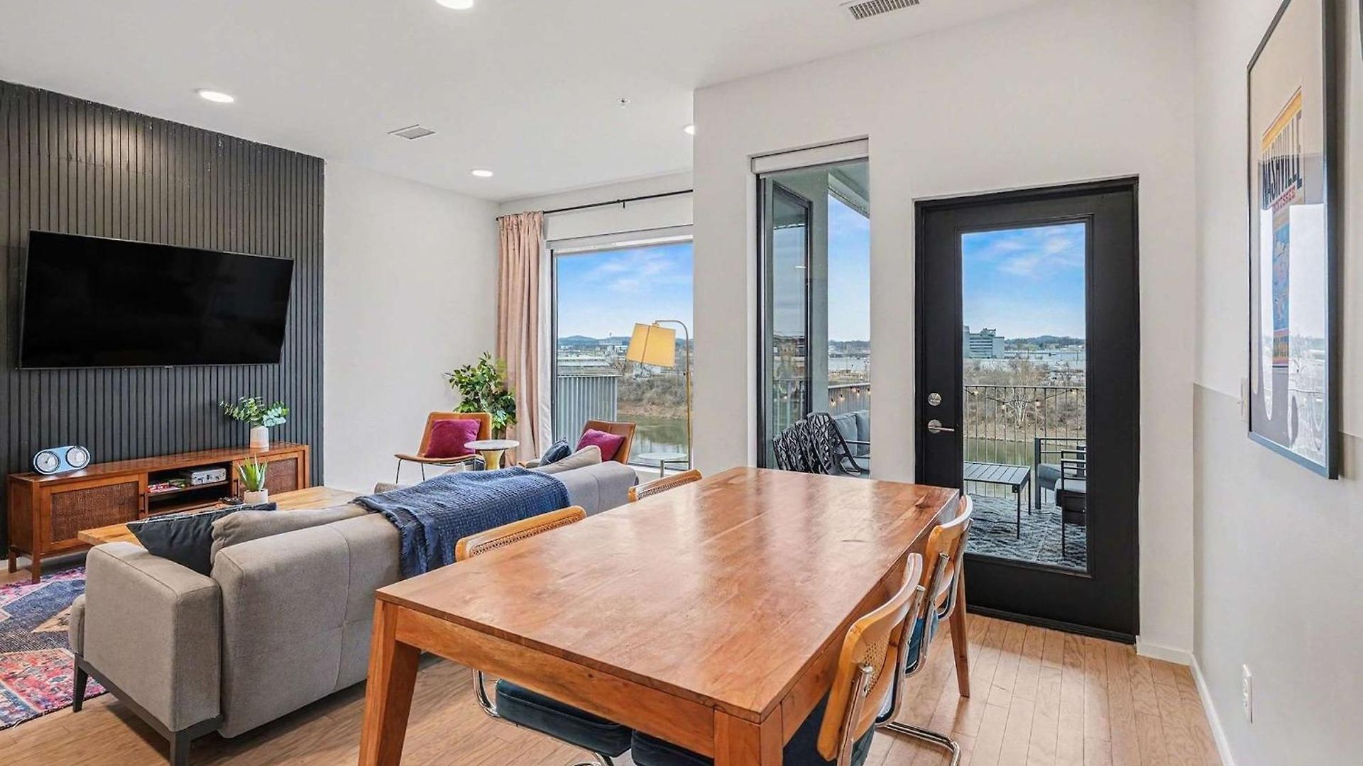 Modern 2 Bdr W River View Balcony Walk To Dt Nashville