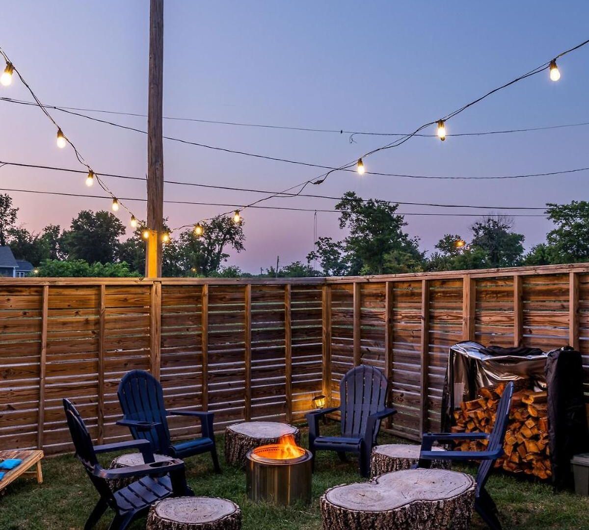 Speakeasy Game Room, Hot Tub, Fire Pit, King Bed - Close To Downtown Holiday home