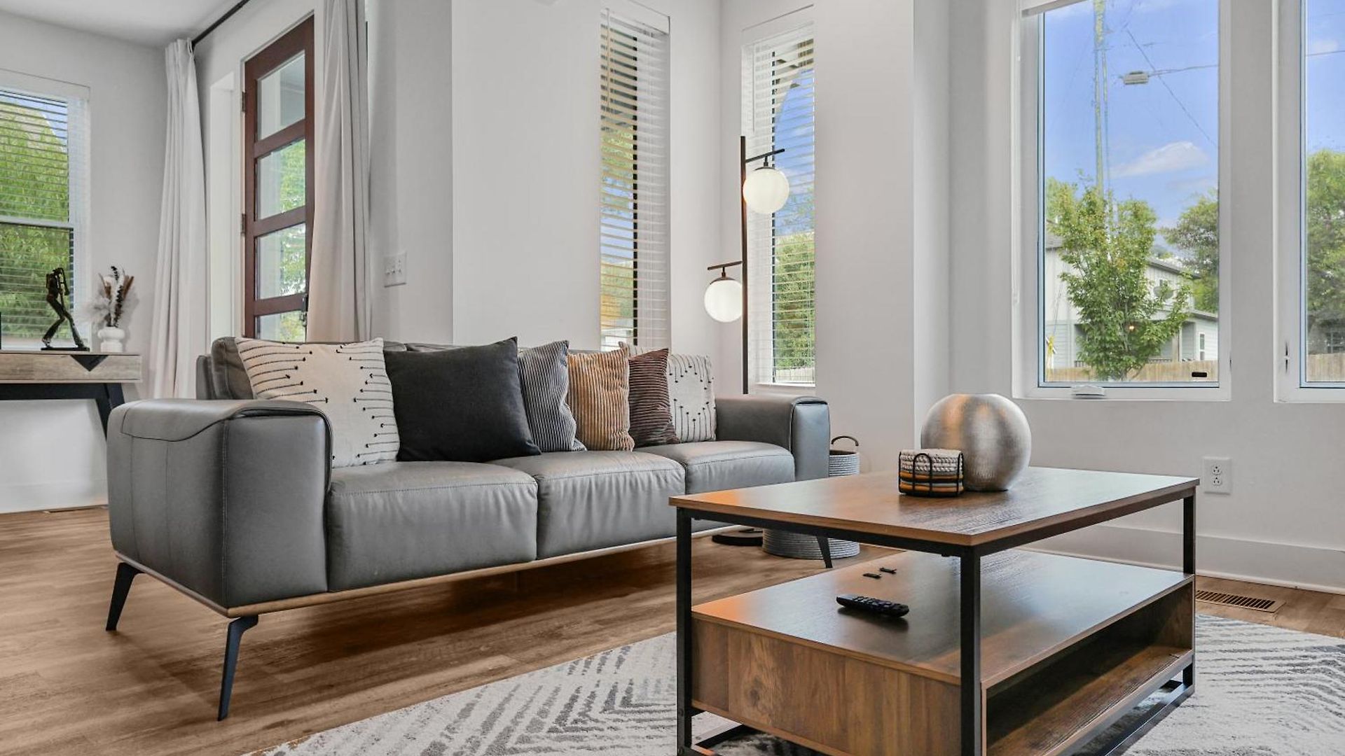 New Modern 4br Extended - Fully Equipped - Workspace - Parking * Nashville