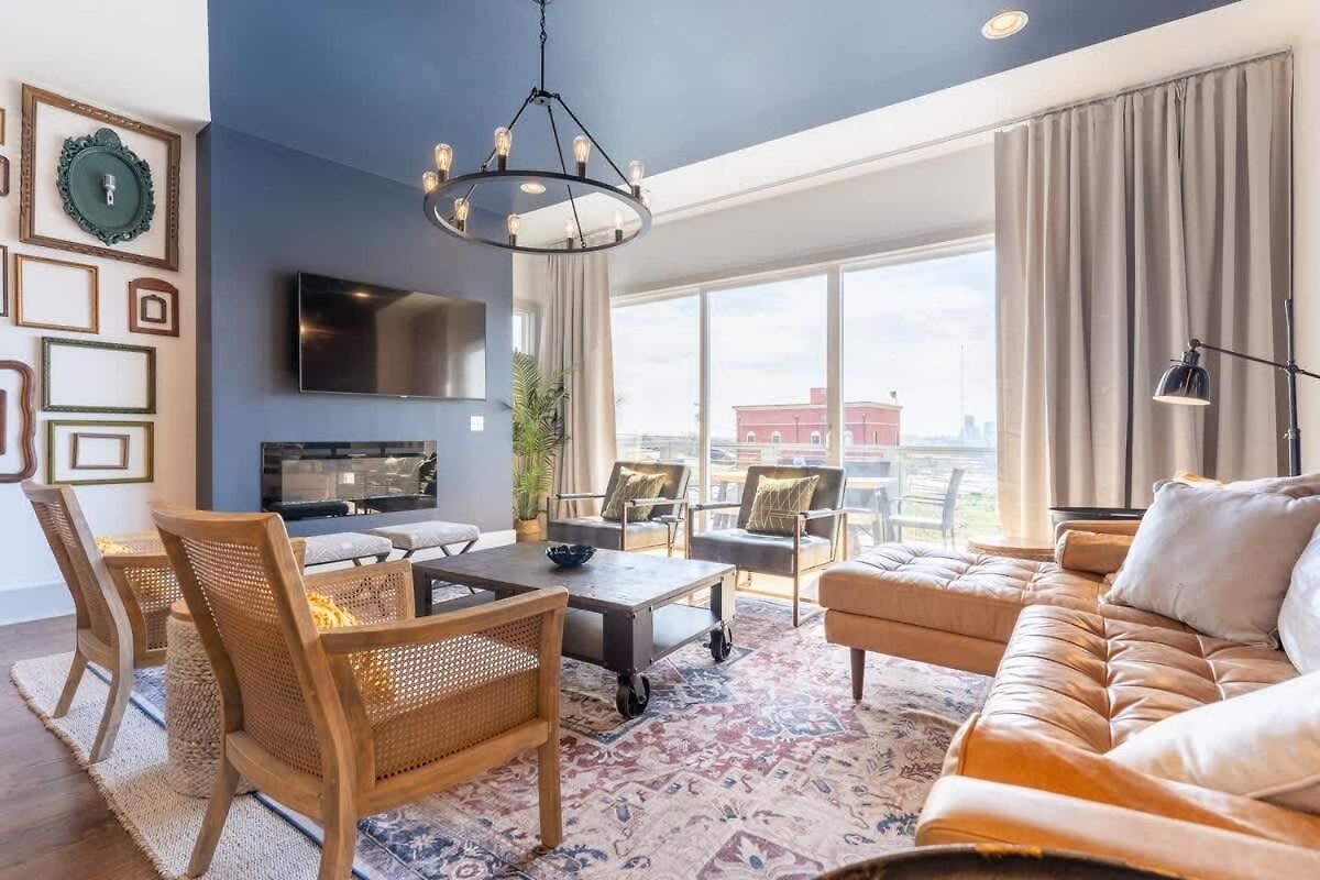 The Broadway Lounge By Local Nashville