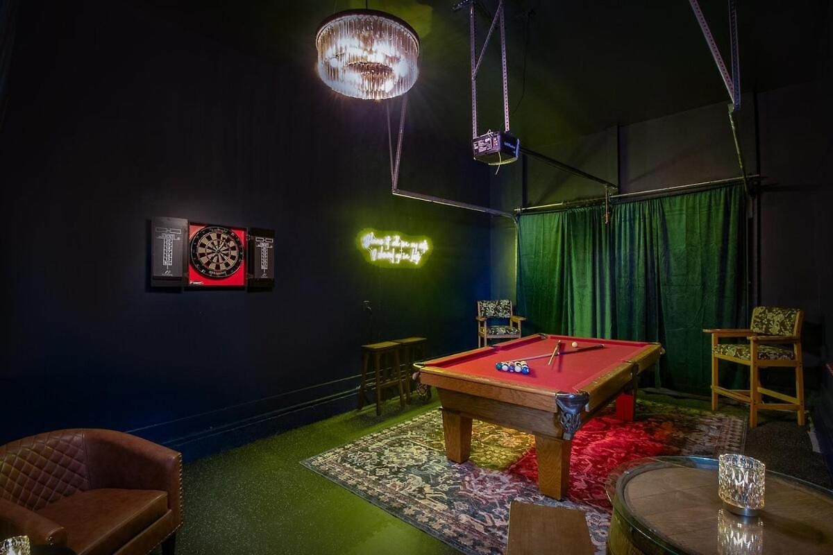 Speakeasy Game Room, Hot Tub, Fire Pit, King Bed - Close To Downtown Holiday home Nashville
