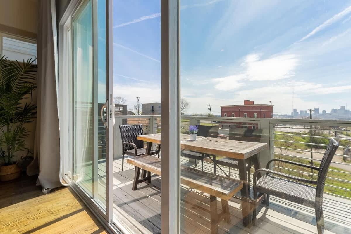 The Broadway Lounge By Local Holiday home Nashville