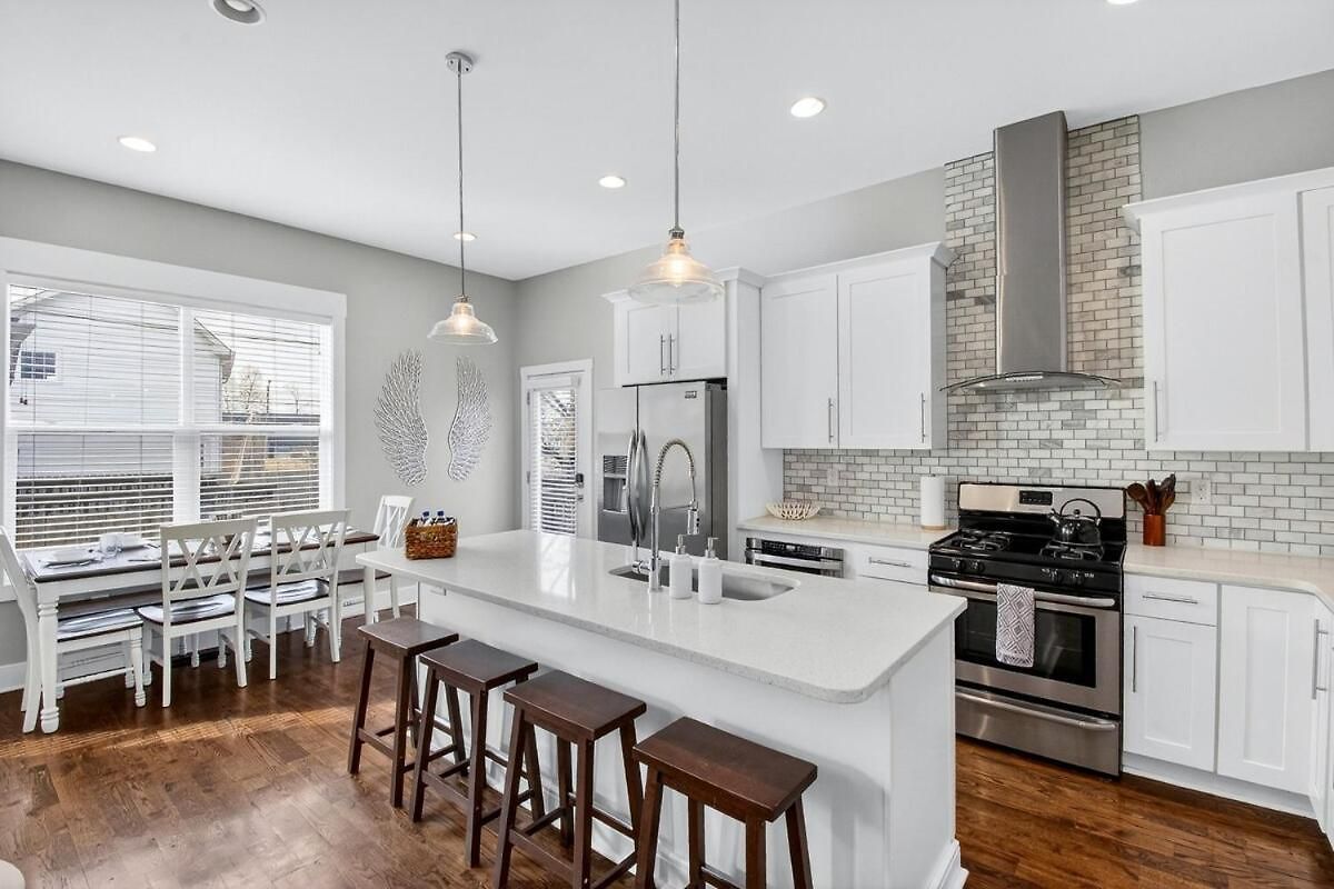 Speakeasy Game Room, Hot Tub, Fire Pit, King Bed - Close To Downtown Nashville
