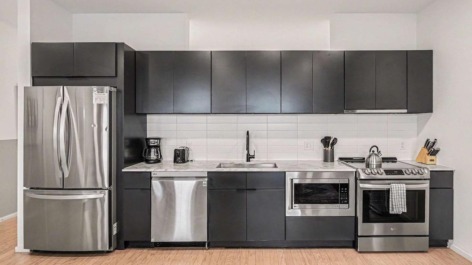 Modern 2 Bdr W River View Balcony Walk To Dt Nashville