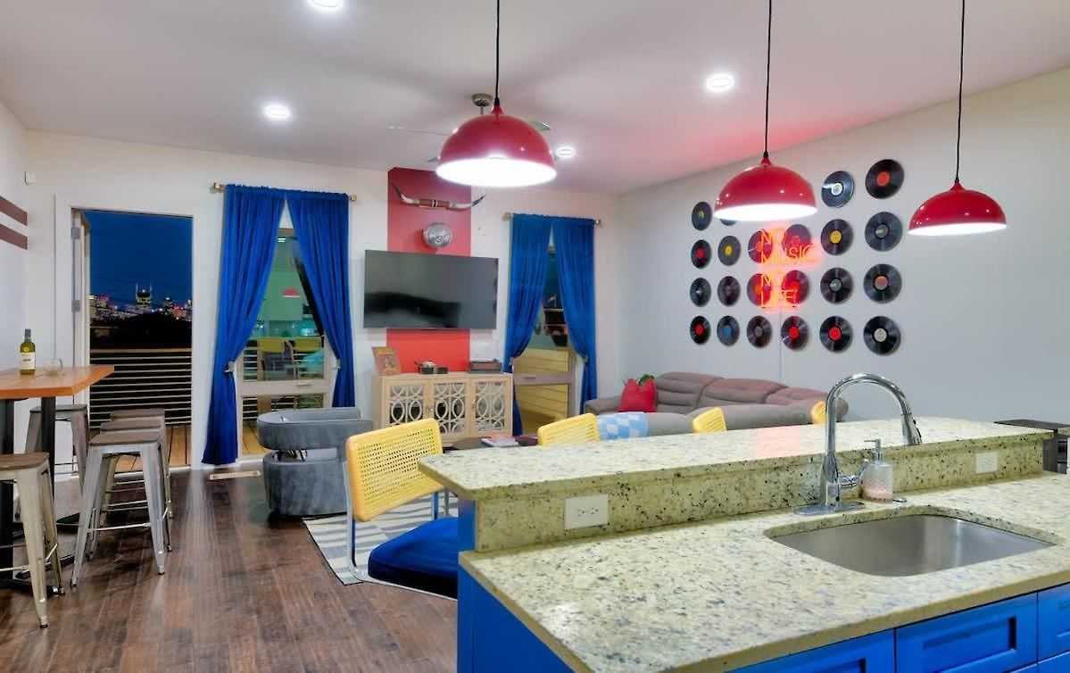 The Pardi House By Local Holiday home *