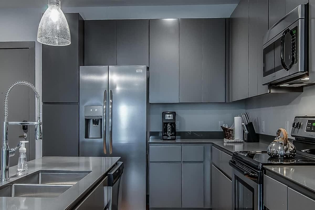 The Houston Flat - Monthly Furnished Rental! By Local Holiday home Nashville