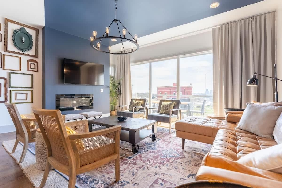 Bustling Broadway By Local Holiday home Nashville