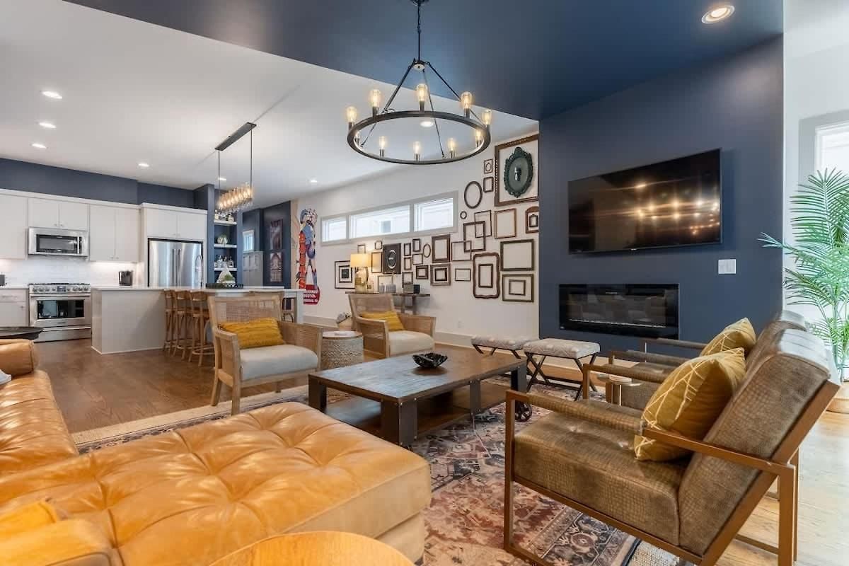 Bustling Broadway By Local Holiday home Nashville