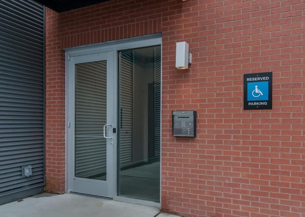 The Houston Flat - Monthly Furnished Rental! By Local