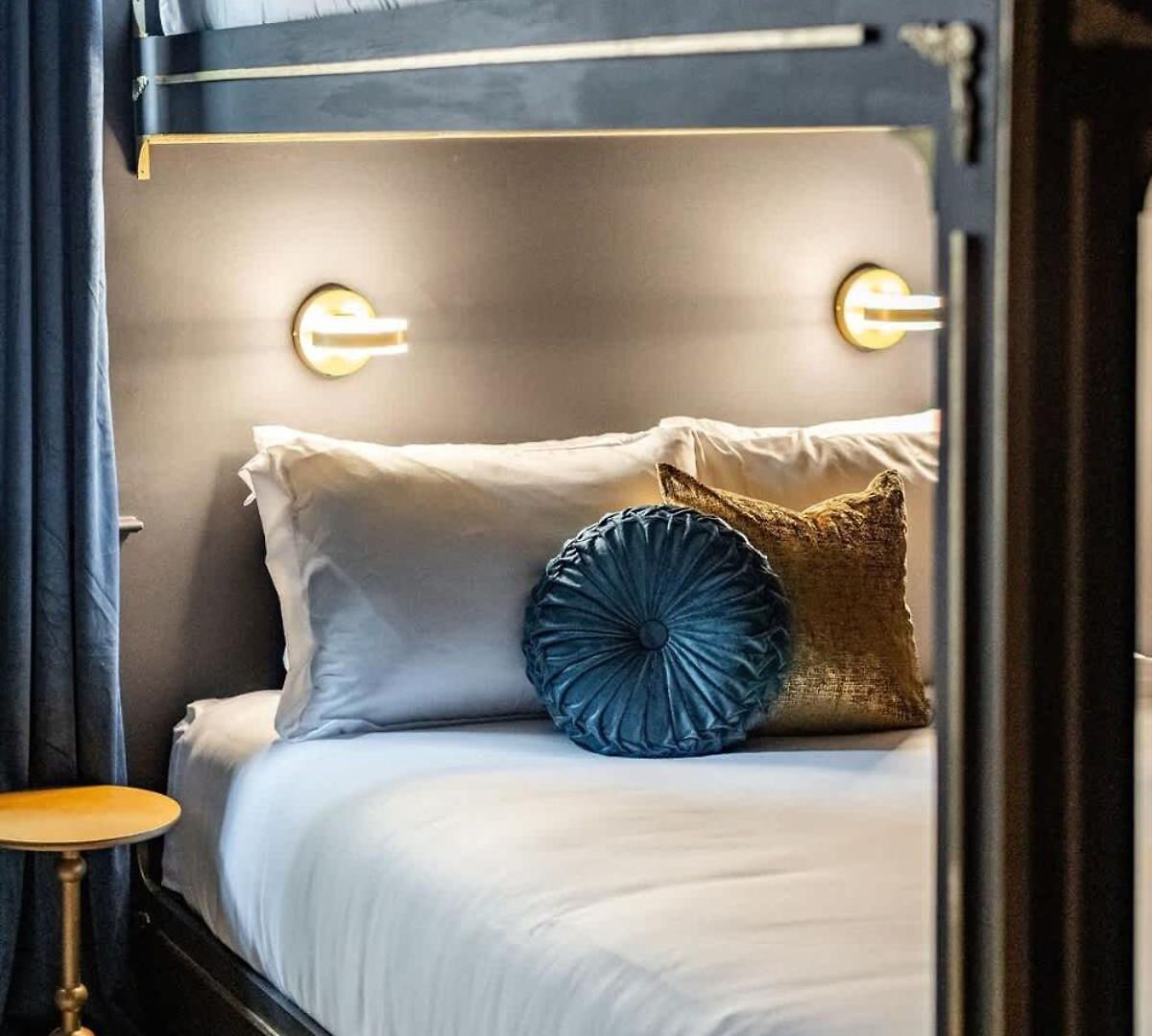The Gilded Getaway By Local Holiday home *