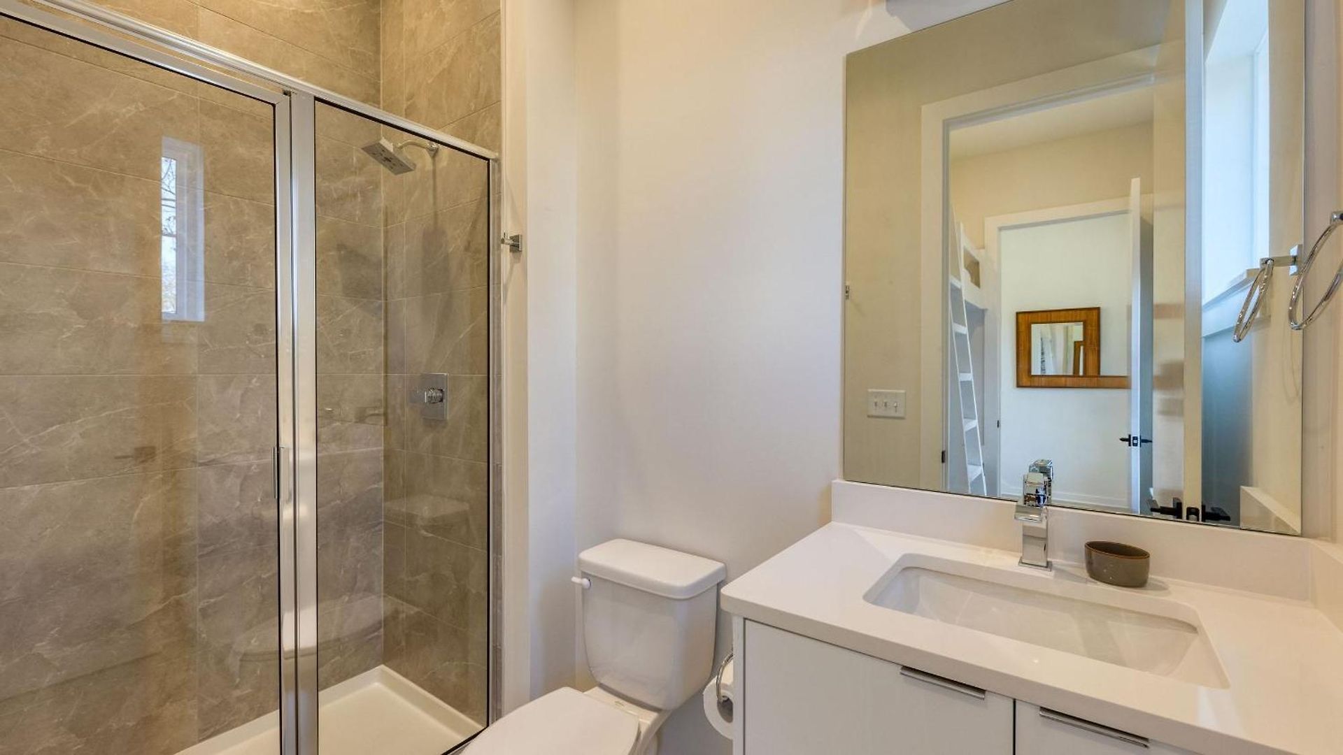 Holiday home Newly Built 4bdr Townhome W Balcony Minutes To Broadway Lischey By Avantstay *