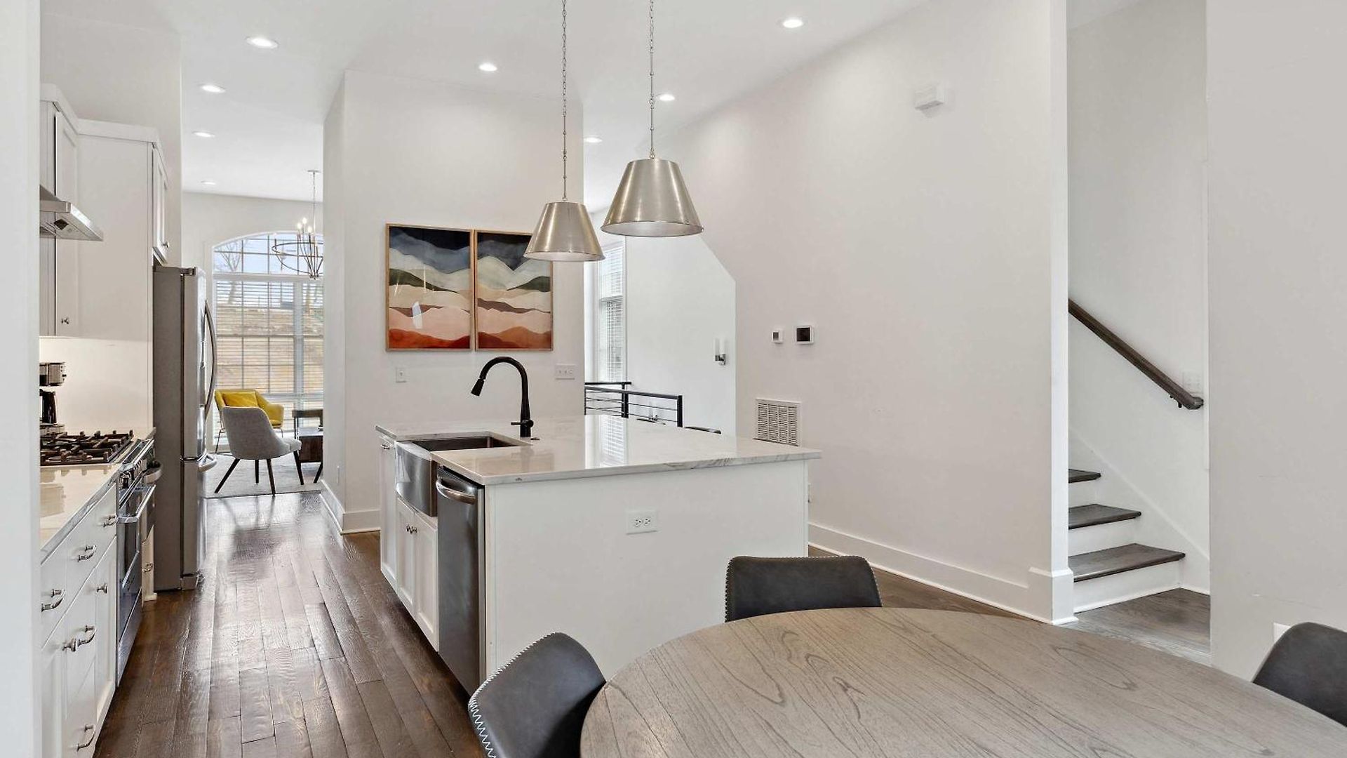 Holiday home West End Oasis-new Building & Rooftop Views *