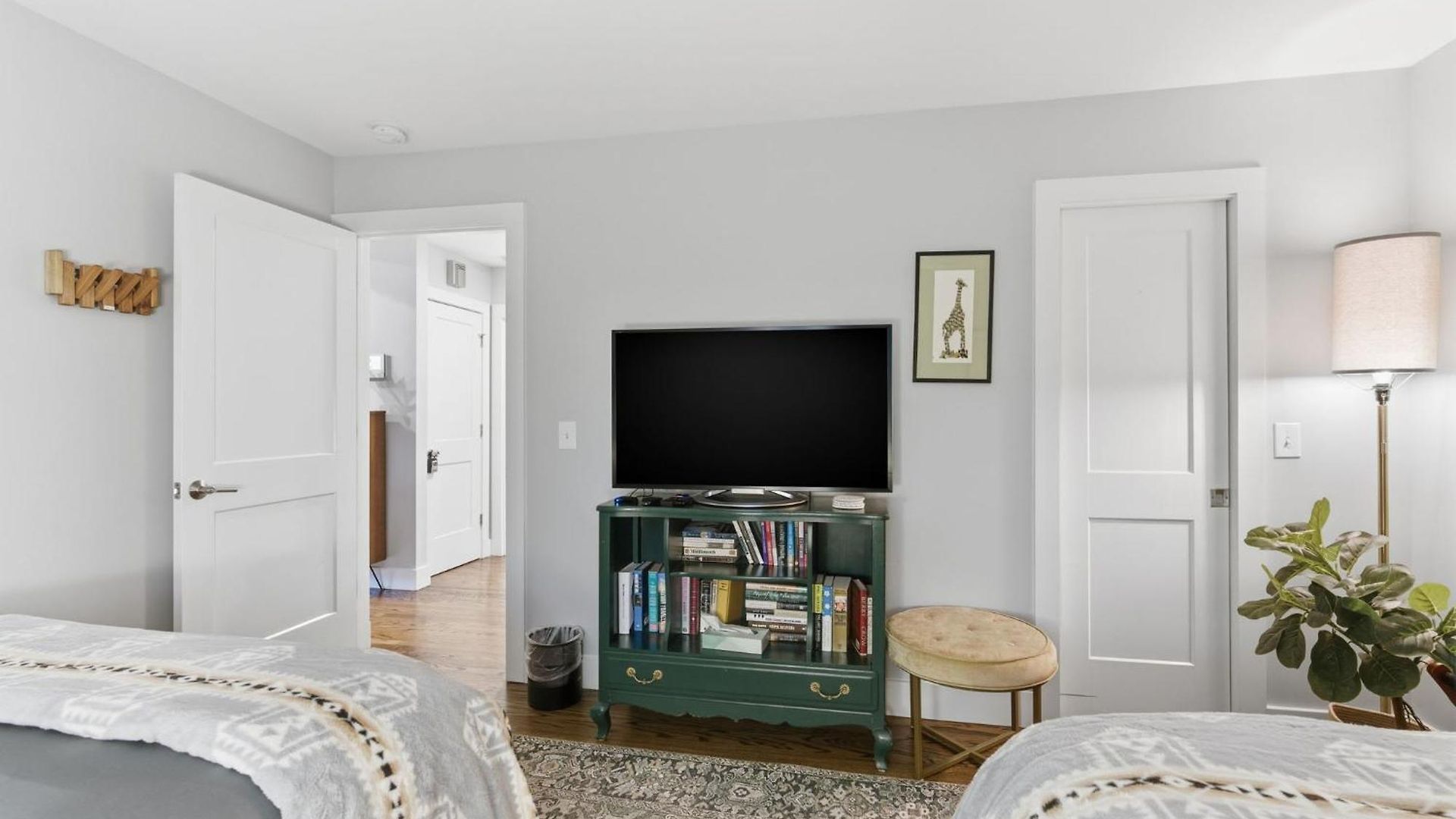 Spacious Modern Ranch 5 Miles To Downtown Holiday home *