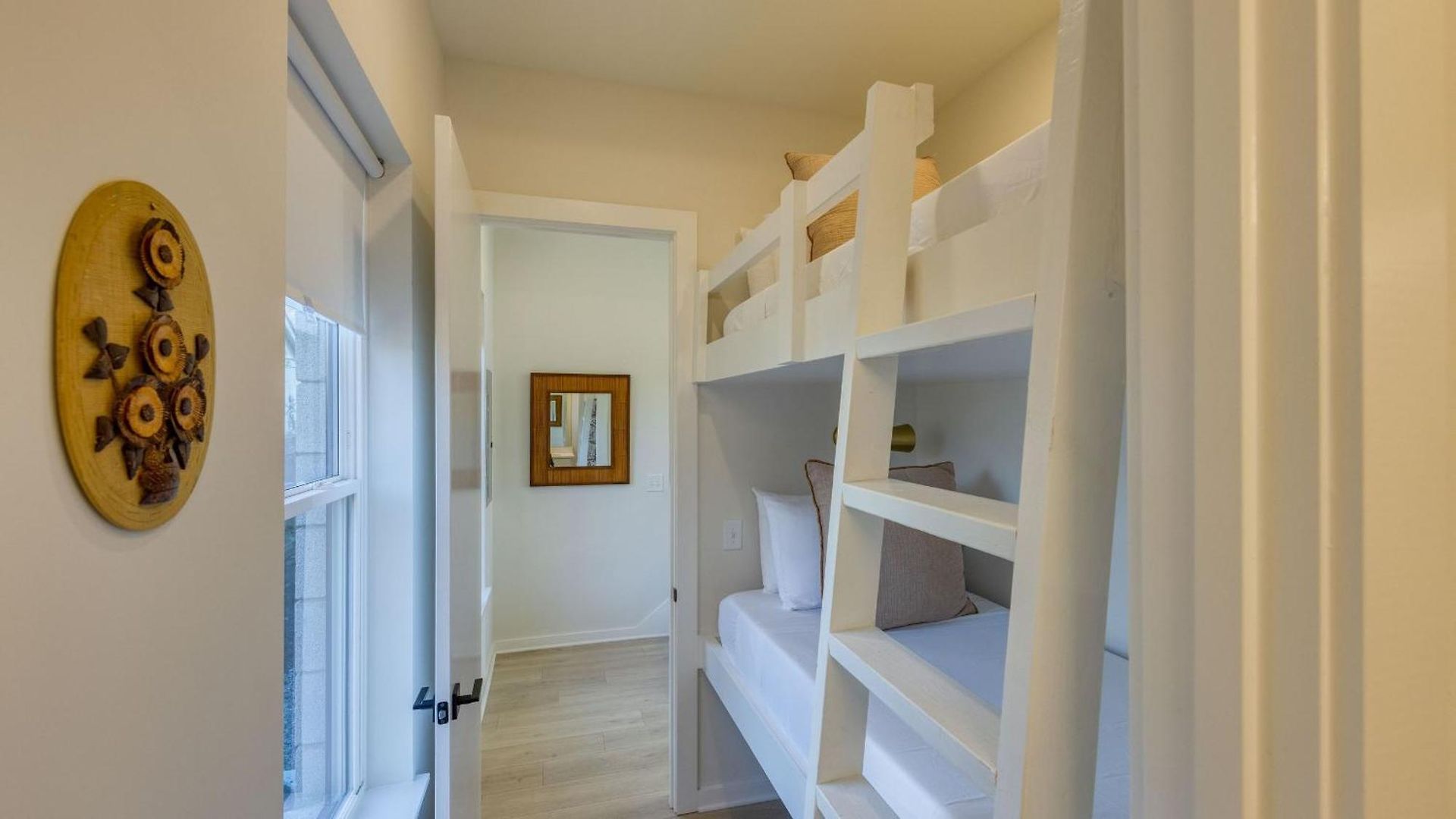 Newly Built 4bdr Townhome W Balcony Minutes To Broadway Lischey By Avantstay Holiday home *