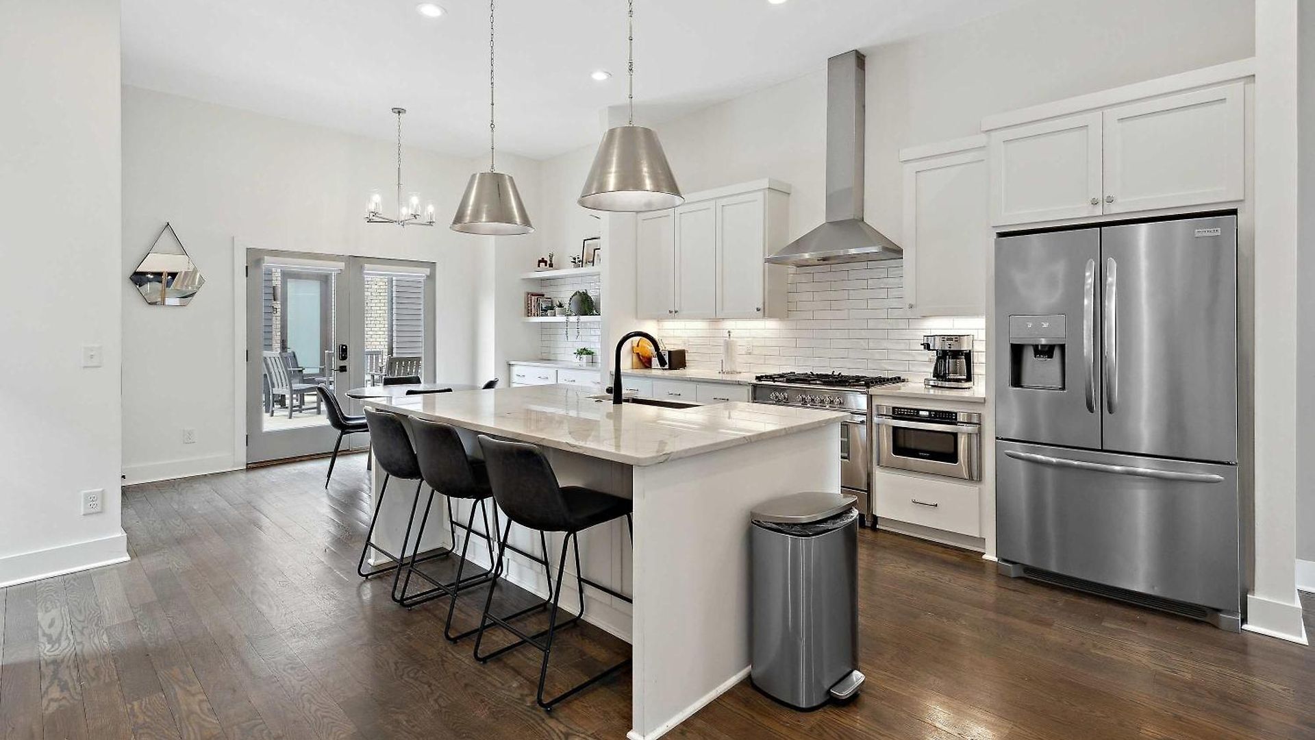 West End Oasis-new Building & Rooftop Views Holiday home