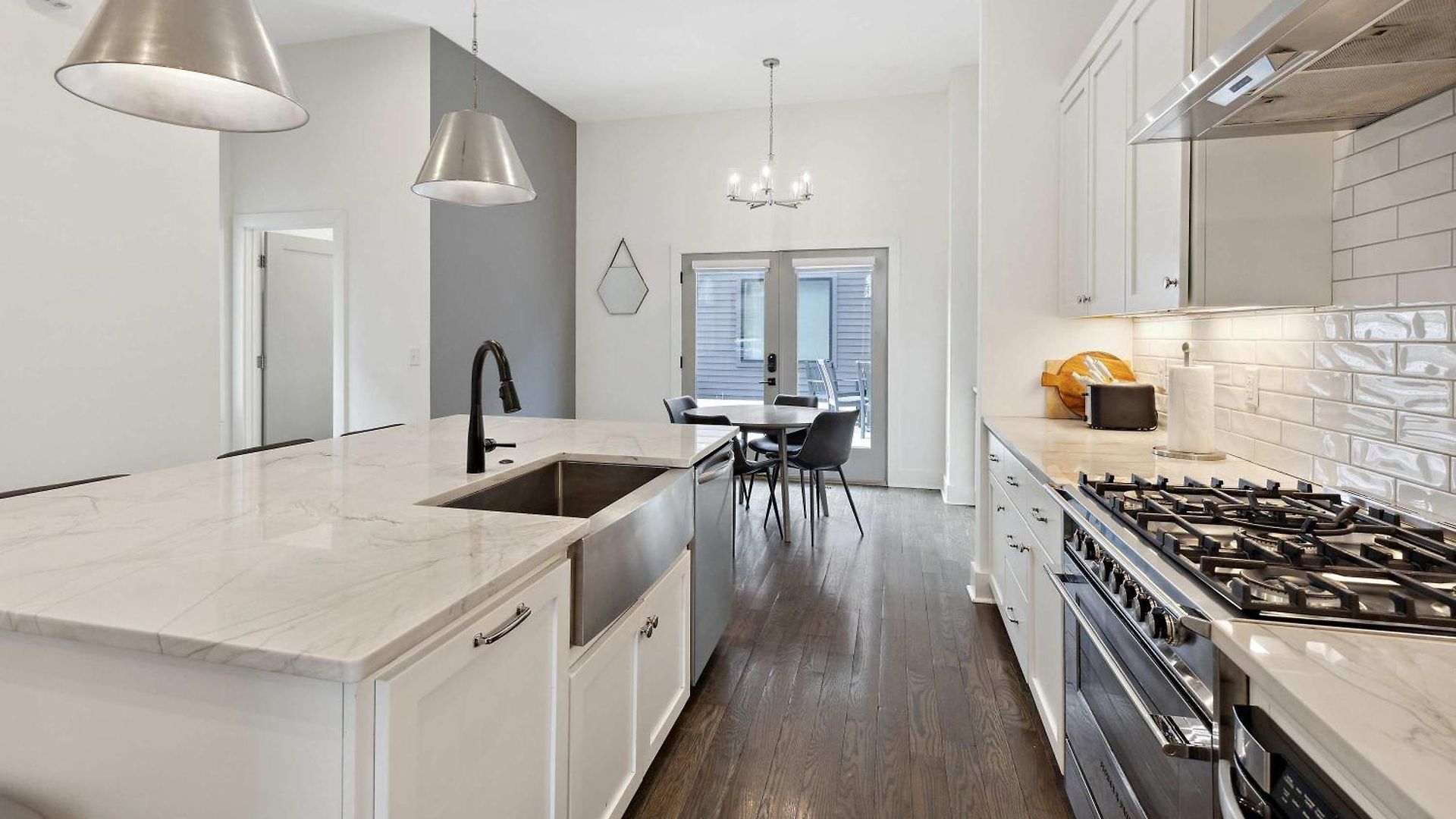 West End Oasis-new Building & Rooftop Views Holiday home *