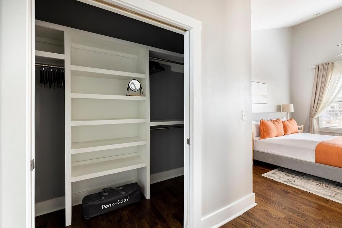 Speakeasy Game Room, Hot Tub, Fire Pit, King Bed - Close To Downtown