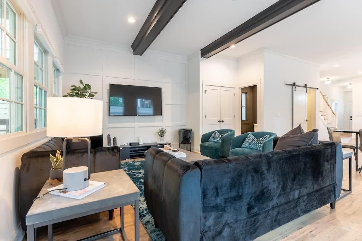 The Alabaster By Local Holiday home