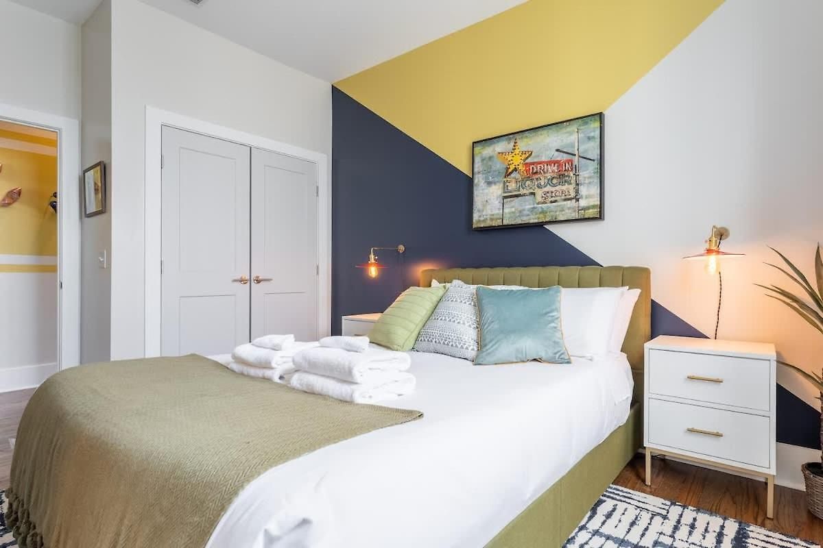 The Broadway Lounge By Local Holiday home
