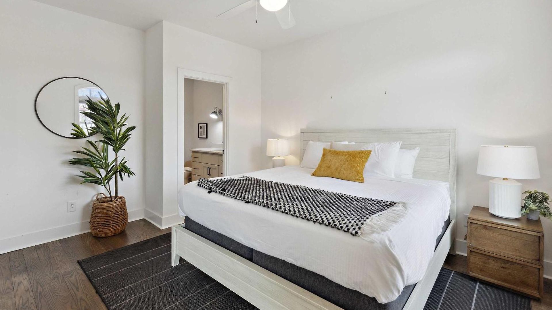 West End Oasis-new Building & Rooftop Views Holiday home Nashville