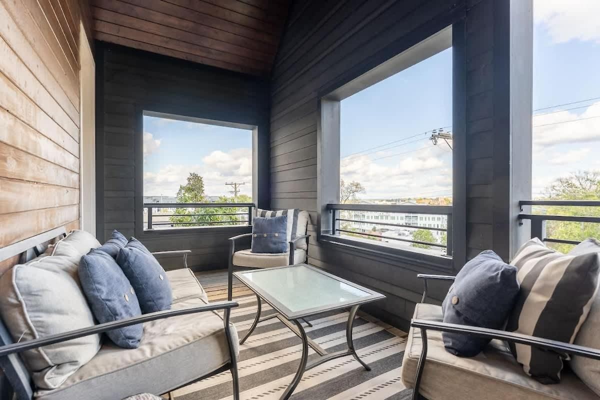 The Onyx Opal By Local Holiday home