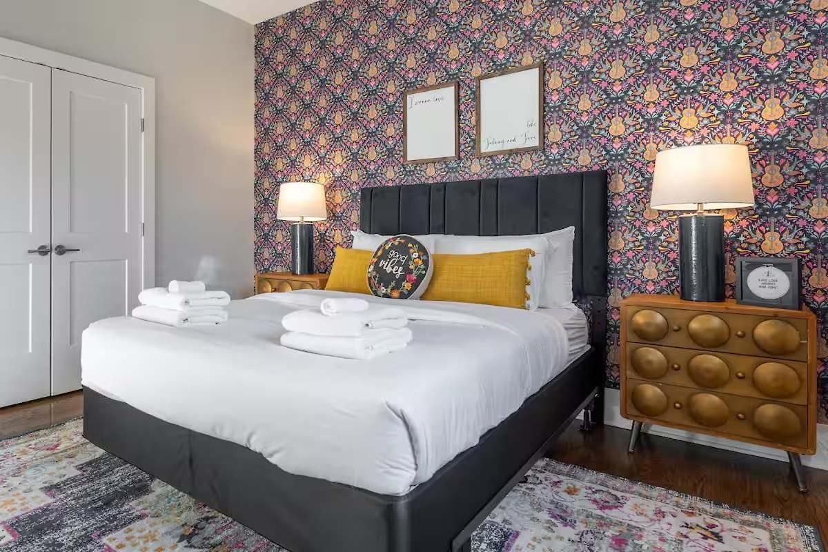 Cashs Speakeasy By Local Holiday home *