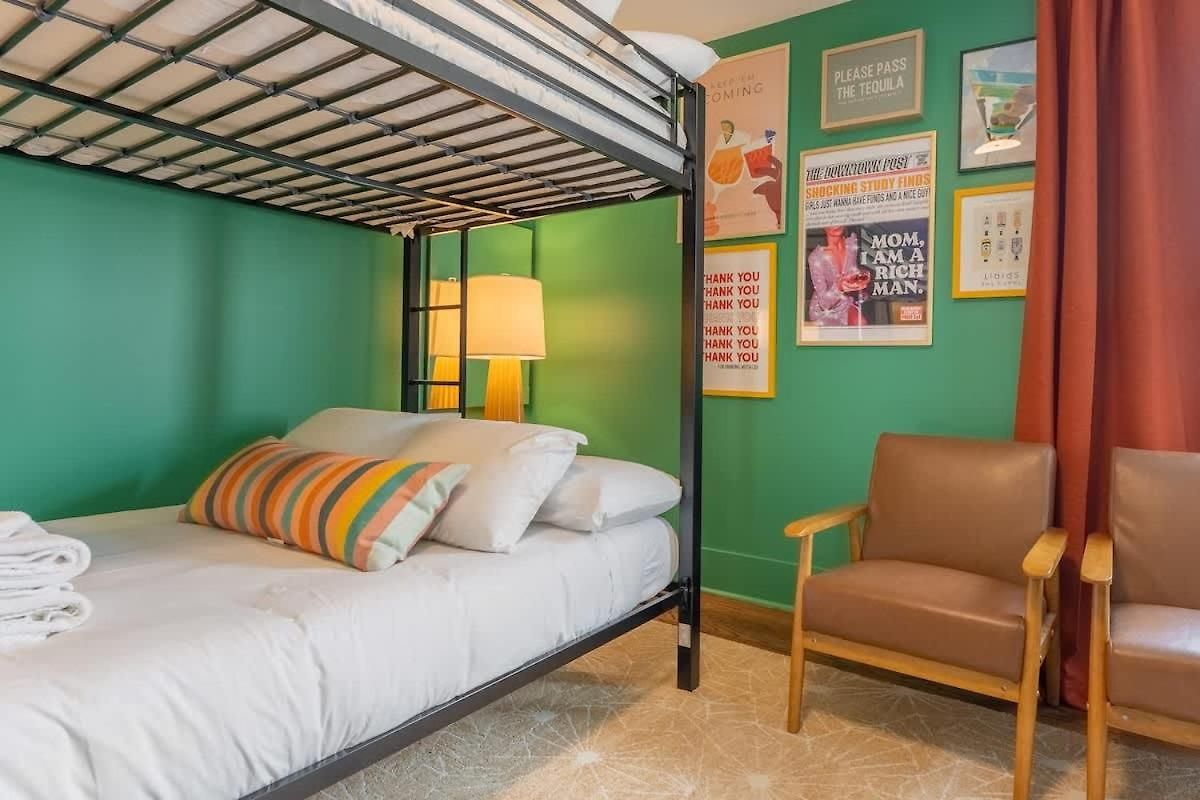 Ladies Lounge By Local Holiday home Nashville