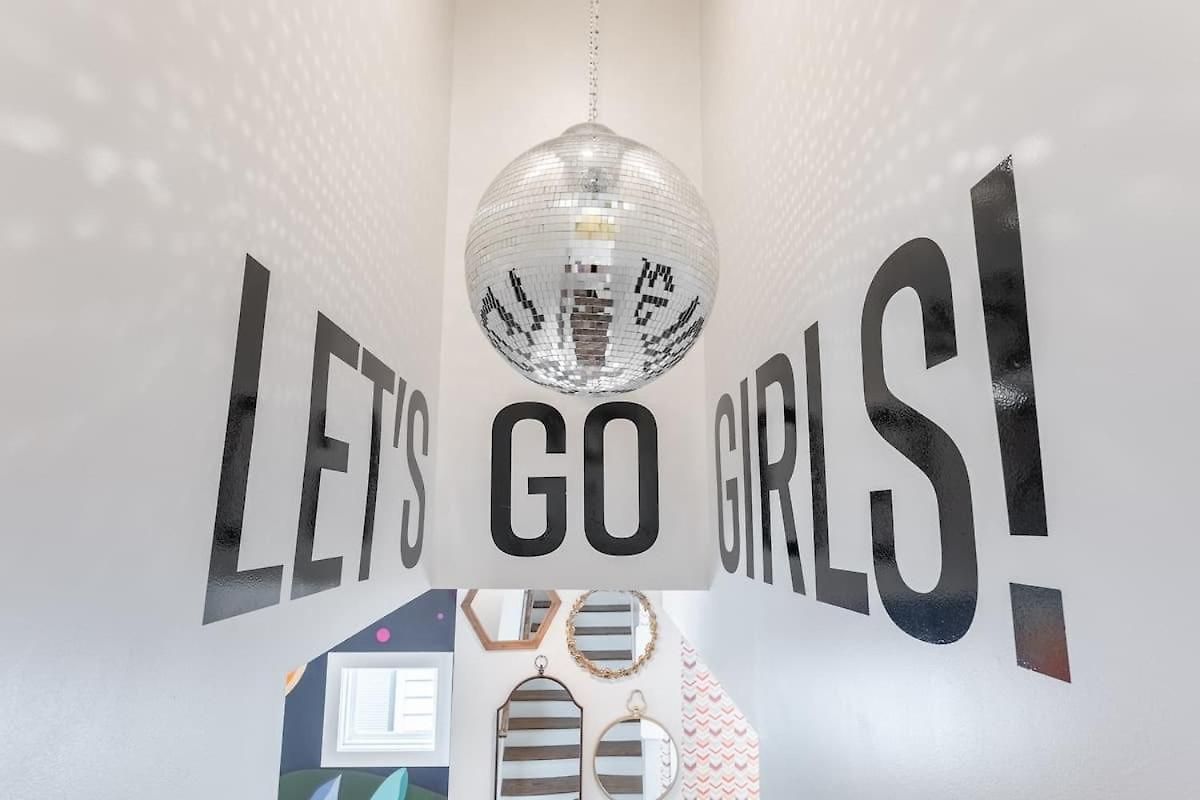 Ladies Lounge By Local Nashville