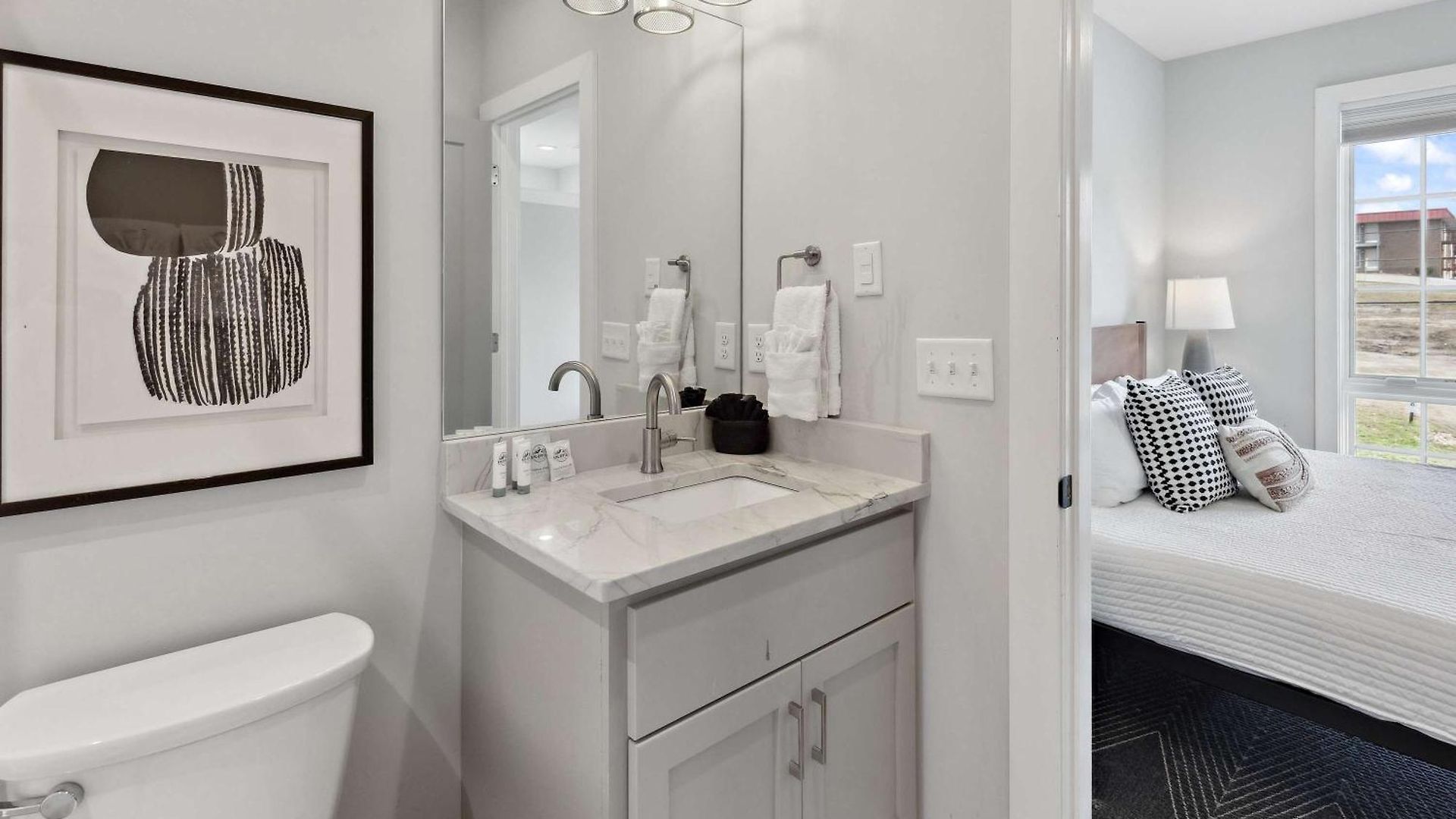 West End Oasis-new Building & Rooftop Views Holiday home Nashville