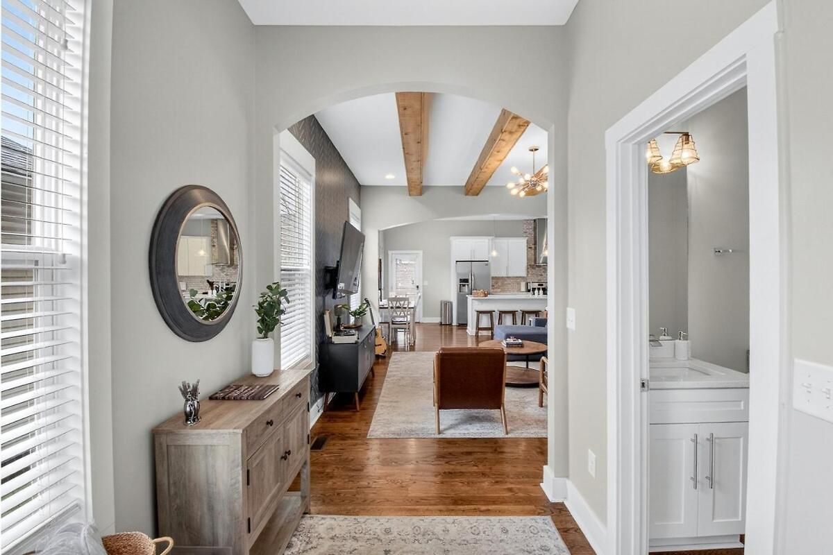Speakeasy Game Room, Hot Tub, Fire Pit, King Bed - Close To Downtown