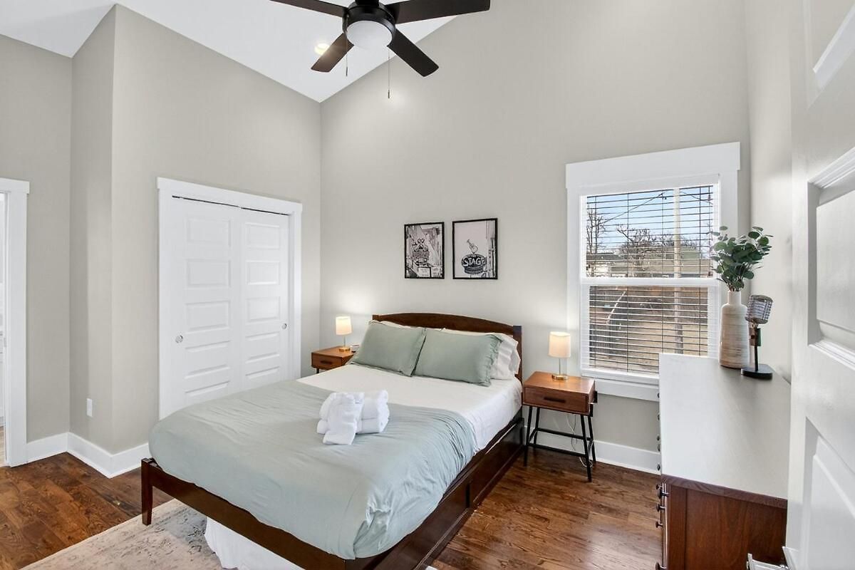 Speakeasy Game Room, Hot Tub, Fire Pit, King Bed - Close To Downtown Nashville