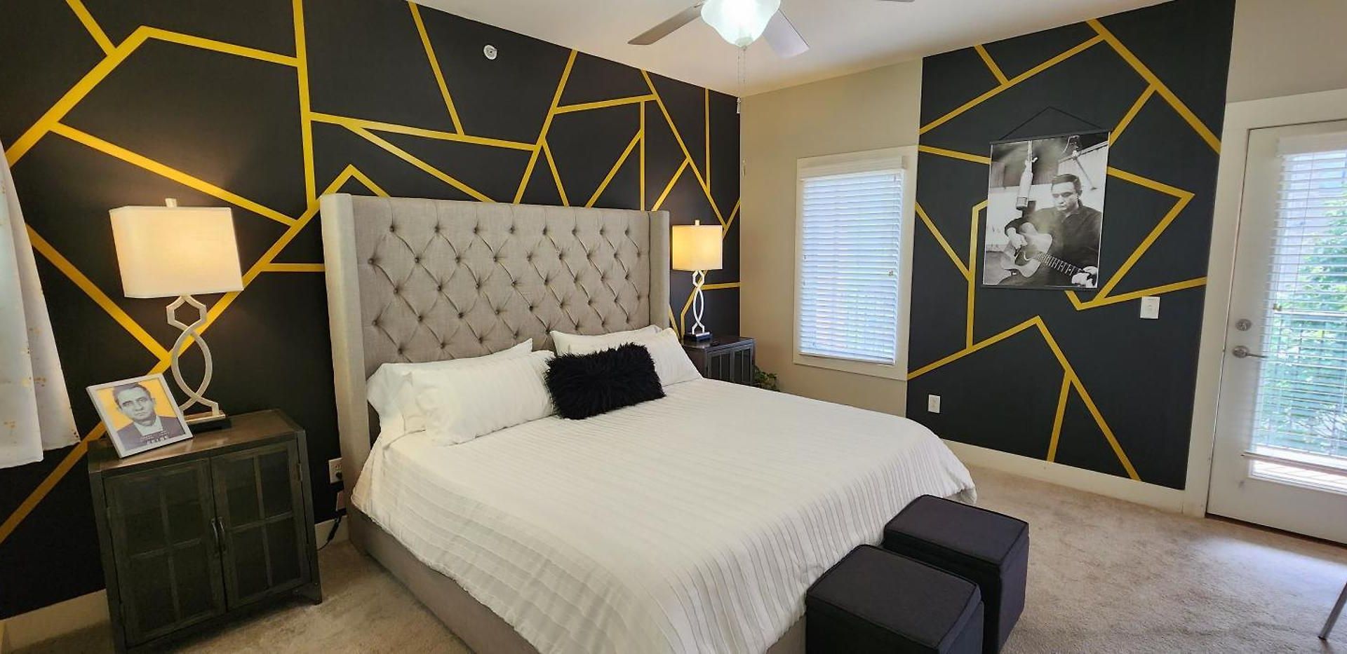 The Johnny Cash - Music Row District - Free Garage Parking - King Bed Apartment *