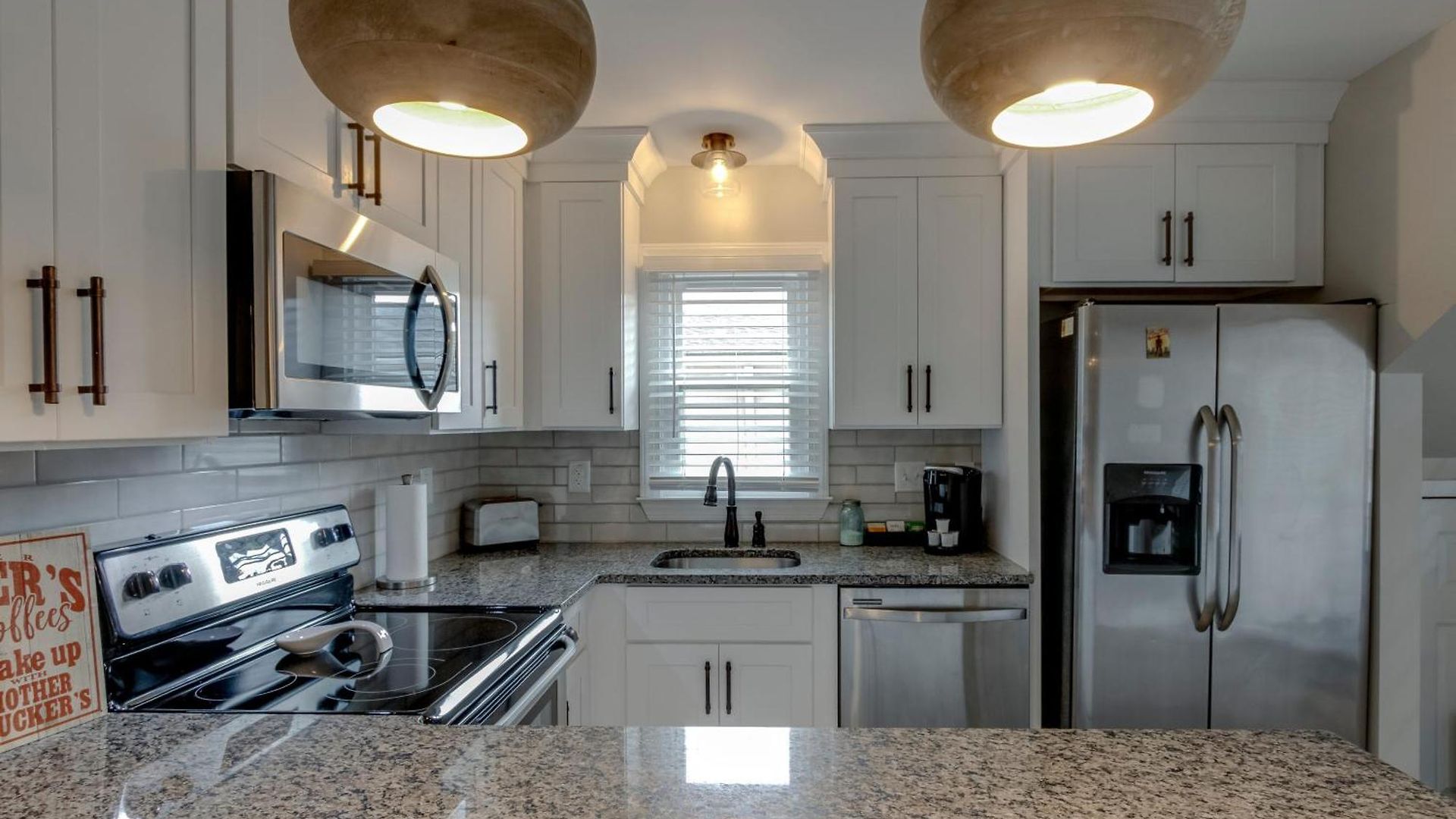 Apartment Steps From Hillsboro Village, Downtown 9 Mins Away