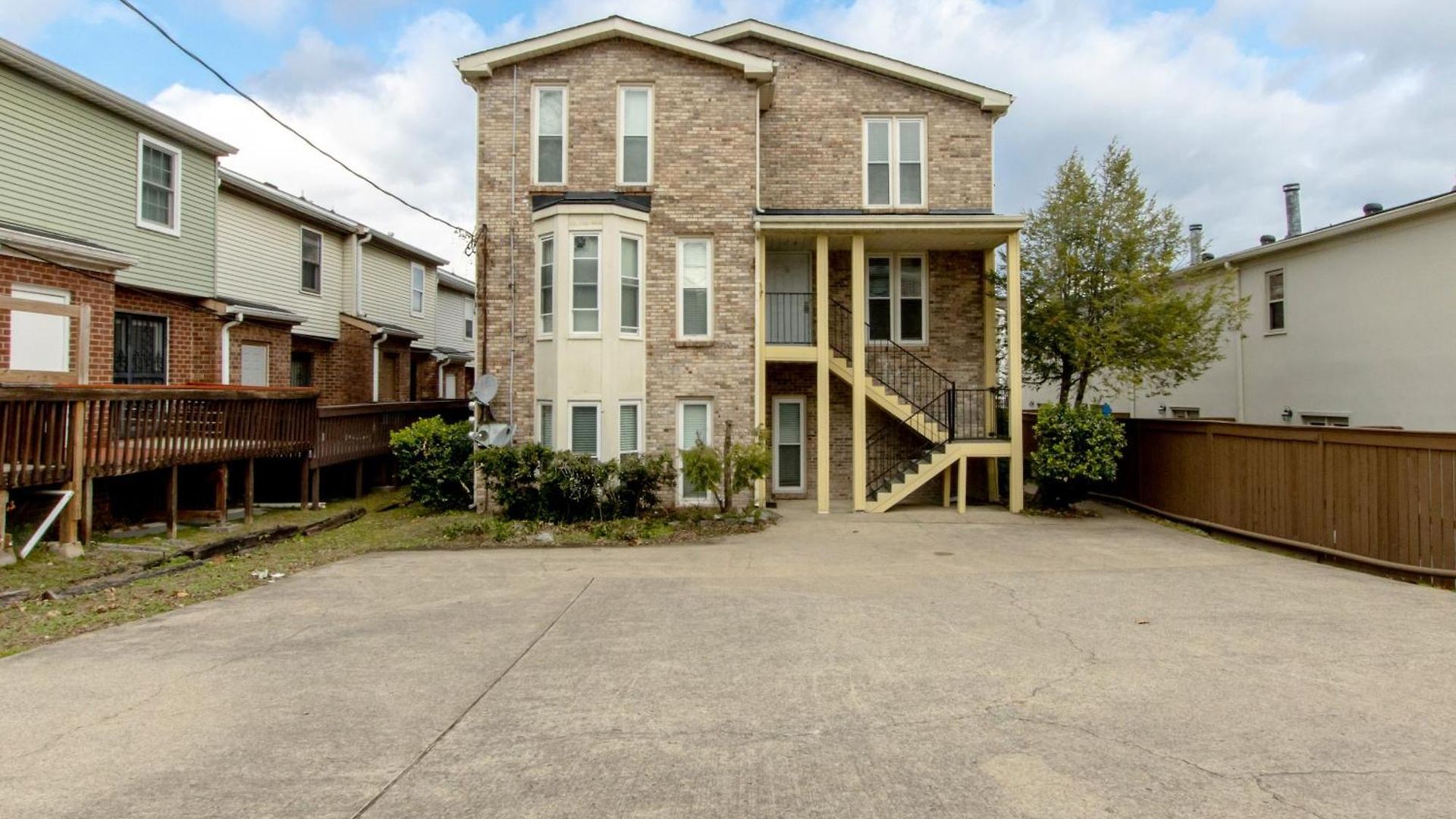 Apartment Steps From Hillsboro Village, Downtown 9 Mins Away *