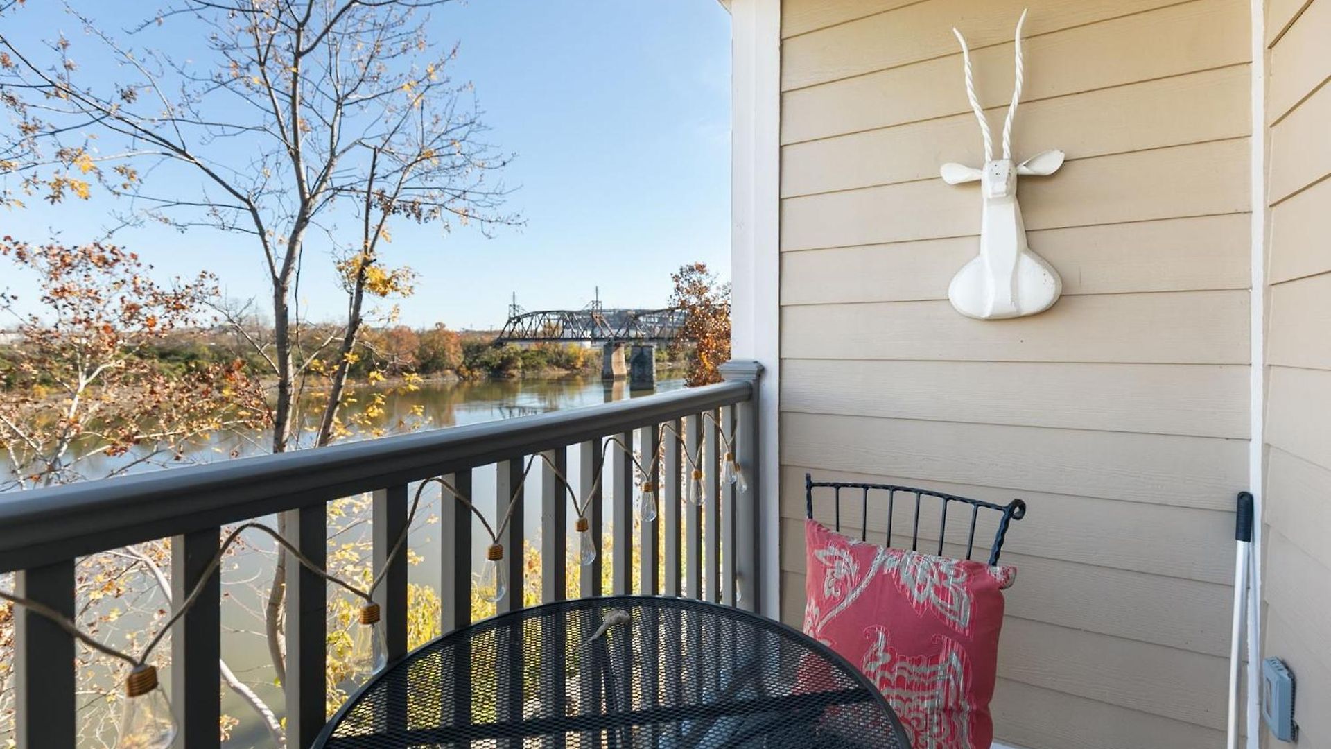 Apartment Downtown Riverfront Unit 762 *