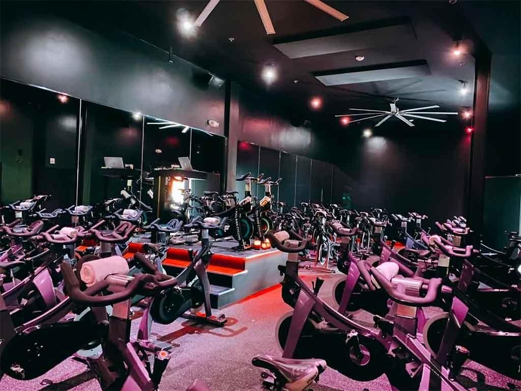 Stylish 2 Penthouse Walk To Shopping, Food, 1 Of 7 Themed Lofts At Cowrite, Find Coffee And Tacos Downstairs, Complimentary Spin Class, Walk To Shopping In 12 South, 10 Minutes To Broadway, Parking, 24 Hr Hospitality Nashville