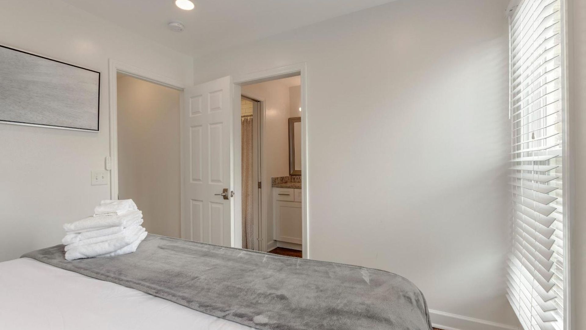 Steps From Vandy, Live Music-downtown 9 Mins Away! Apartment Nashville
