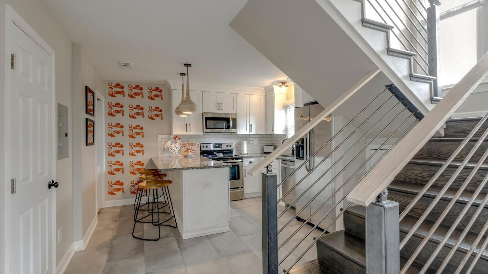 Steps From Hillsboro Village, Downtown 9 Mins Away Apartment