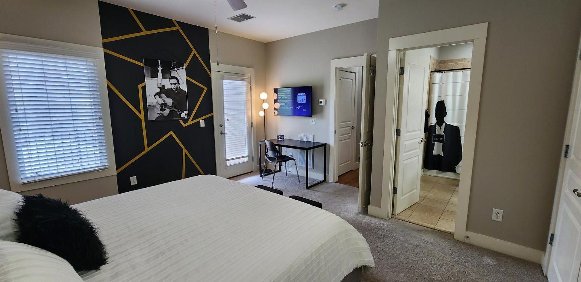 The Johnny Cash - Music Row District - Free Garage Parking - King Bed * Nashville