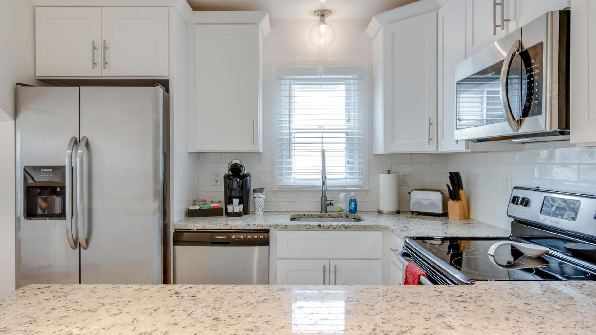 Steps From Vandy, Live Music-downtown 9 Mins Away! Apartment *