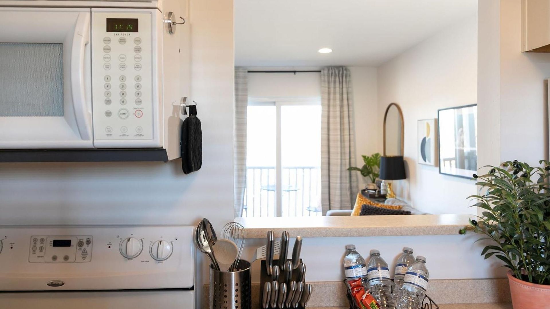 Downtown Riverfront Unit 762 Apartment *