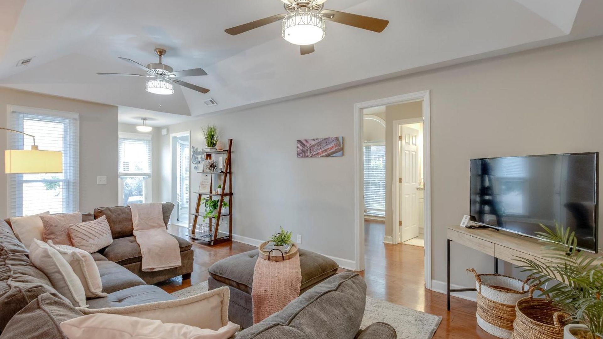 Holiday home Hillsboro Village-free Parking-9 Mins To Downtown! *