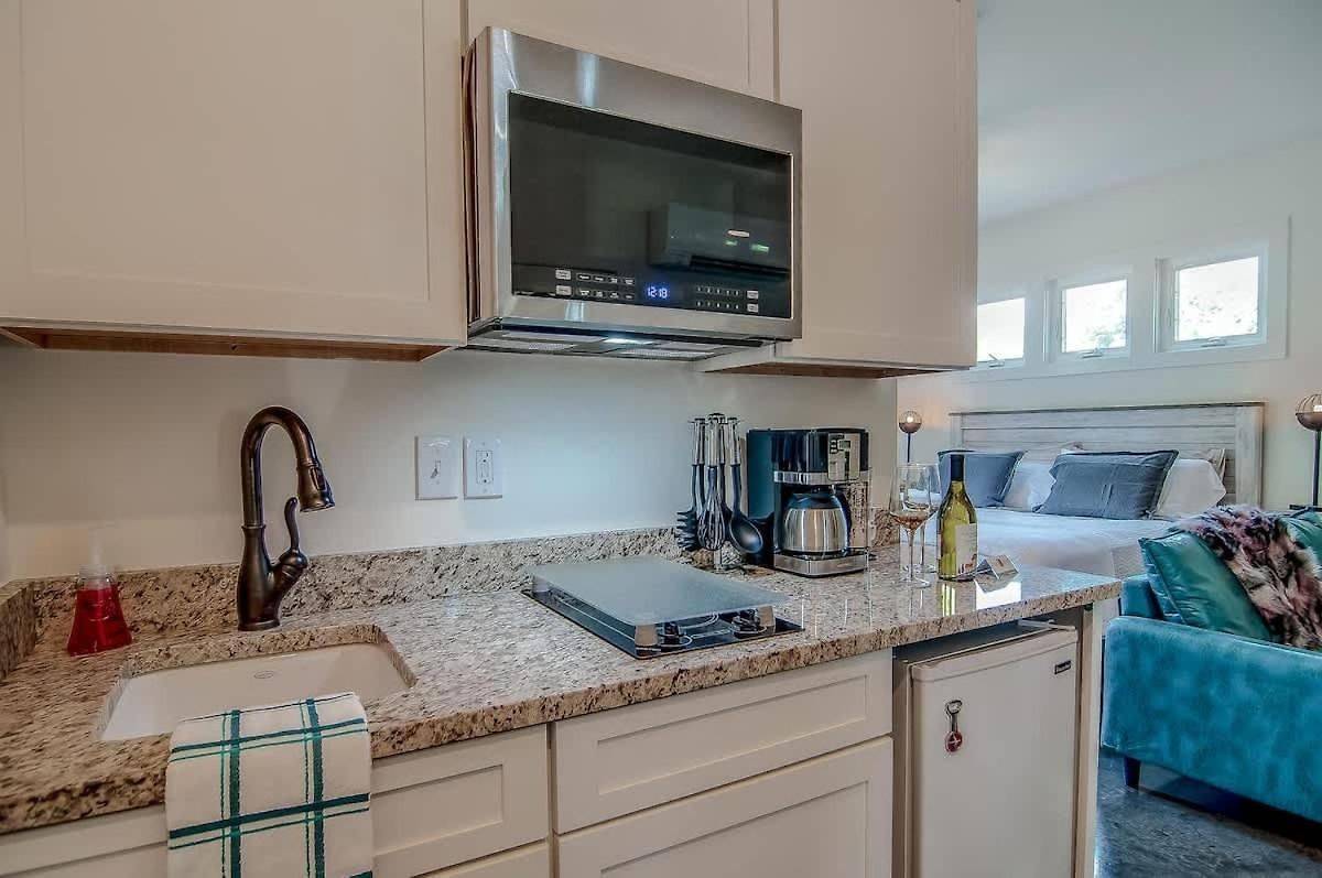 Apartment Rustic Walkable To Music Row! By Local Nashville