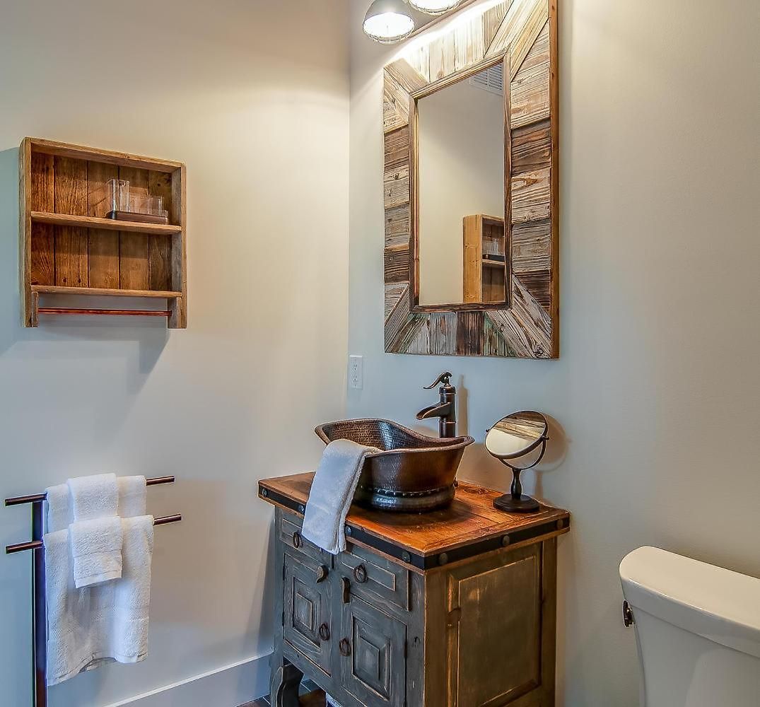 Rustic Walkable To Music Row! By Local Apartment *