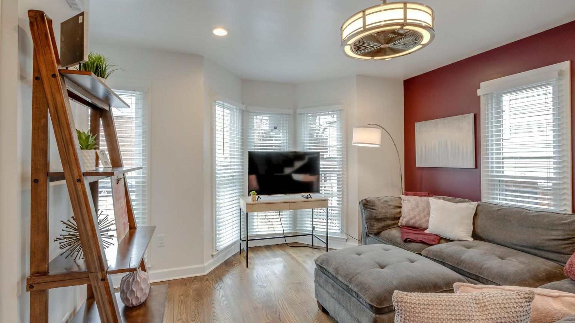 Steps From Vandy, Live Music-downtown 9 Mins Away! Apartment
