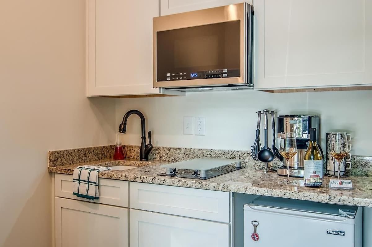 Apartment Rustic Walkable To Music Row! By Local *
