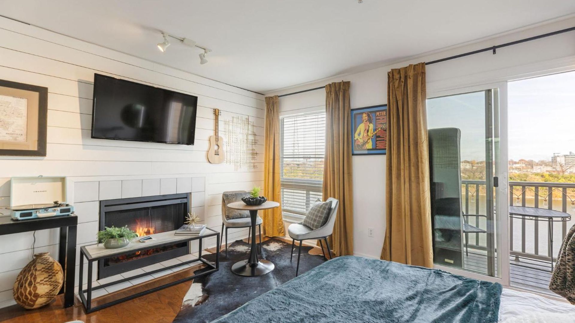 Downtown Riverfront Unit 790 Apartment *