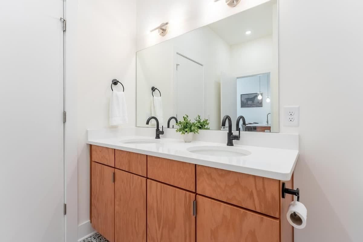 The Lyric Loft By Local Apartment *
