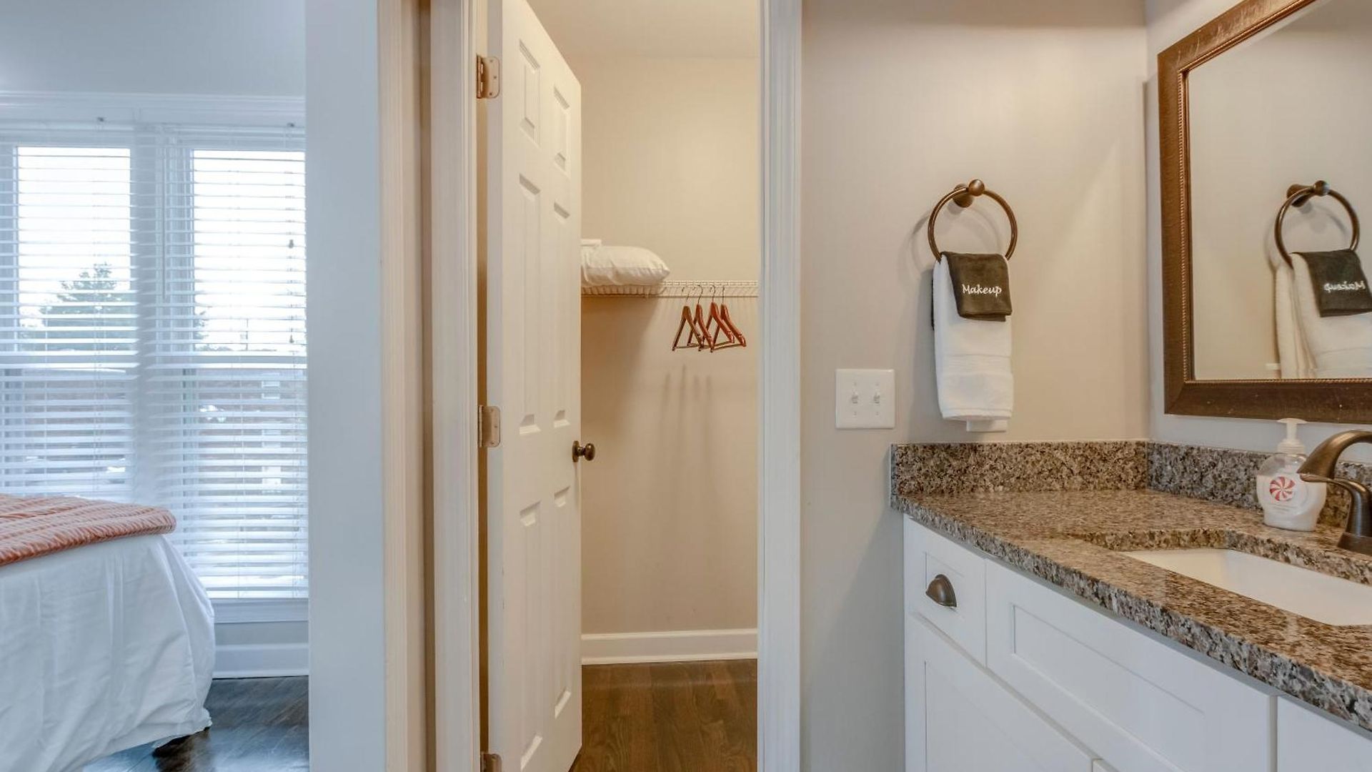 Steps From Hillsboro Village, Downtown 9 Mins Away Apartment